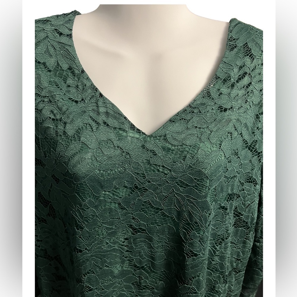 🇺🇸$5🇺🇸 Belongsci Hunter Green Lace  3/4 length ruffle sleeve v-neck  dress. NWT. - Picture 2 of 5